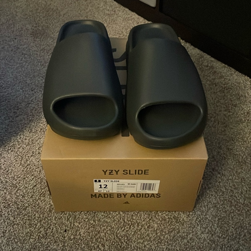 Yeezy slides size 12 unisex